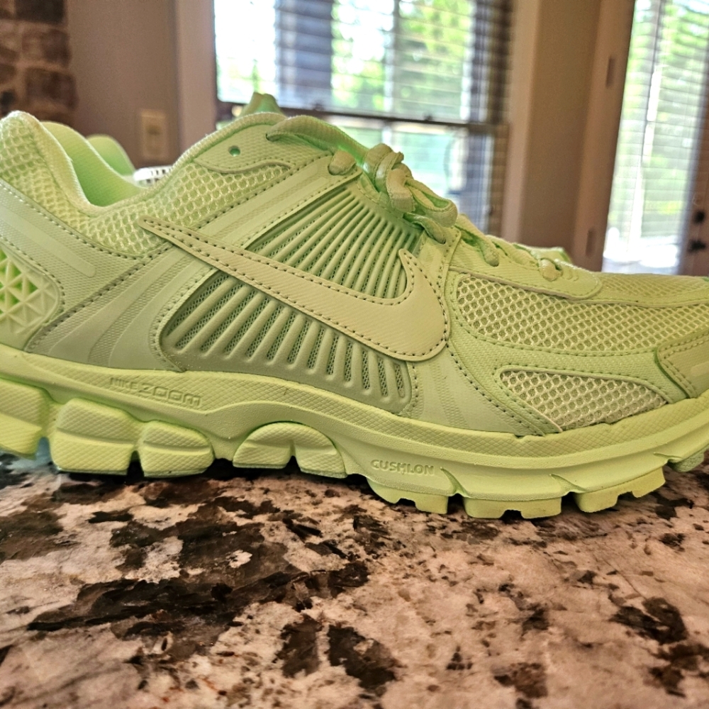 Men Nike Zoom Vomero 5 NWT - Picture 4 of 7